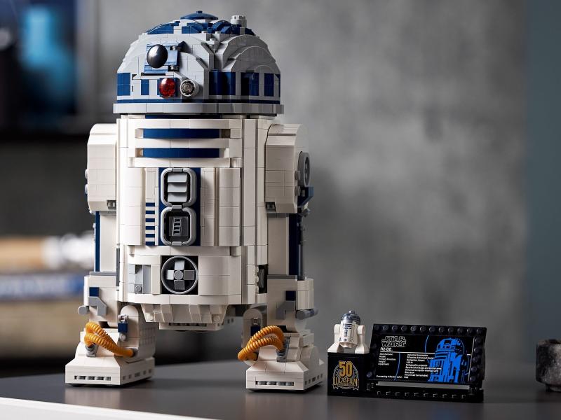 2314 db-os R2-D2 Szobor