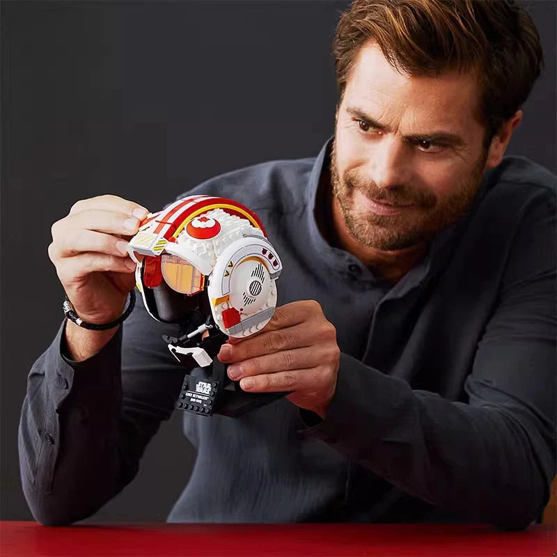 676 db-os Luke Skywalker sisakja