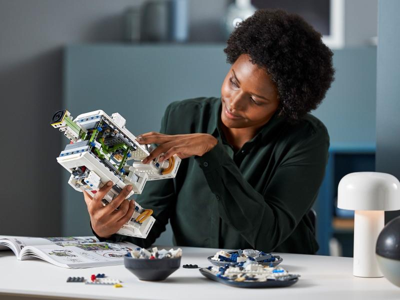 2314 db-os R2-D2 Szobor