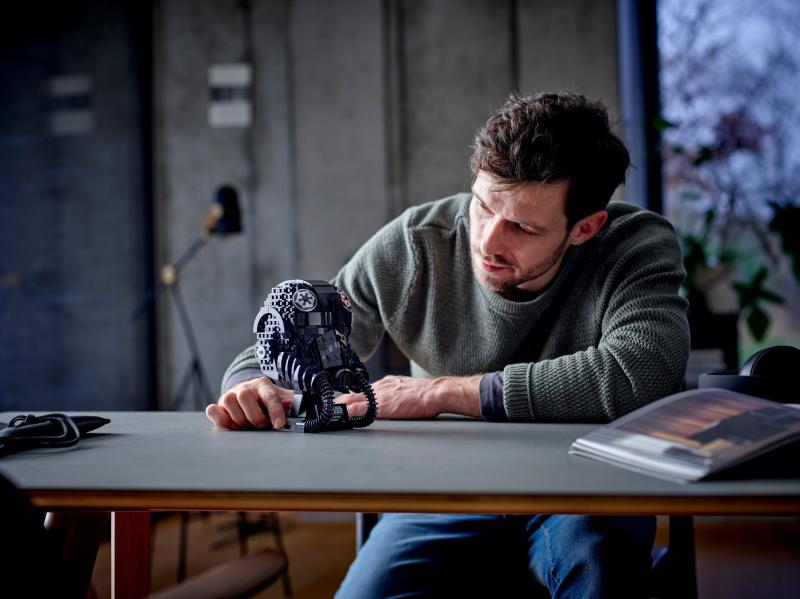 724 db-os TIE vadász pilóta sisak