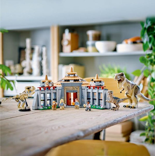 694 db-os Látogatóközpont: T-Rex és raptortámadás